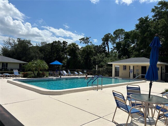 Building Photo - 7461 W Country Club Dr N