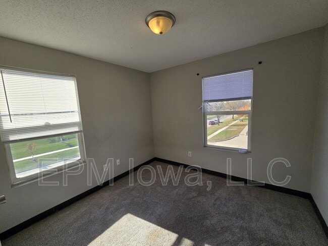 Building Photo - 60 Miller Ave SW