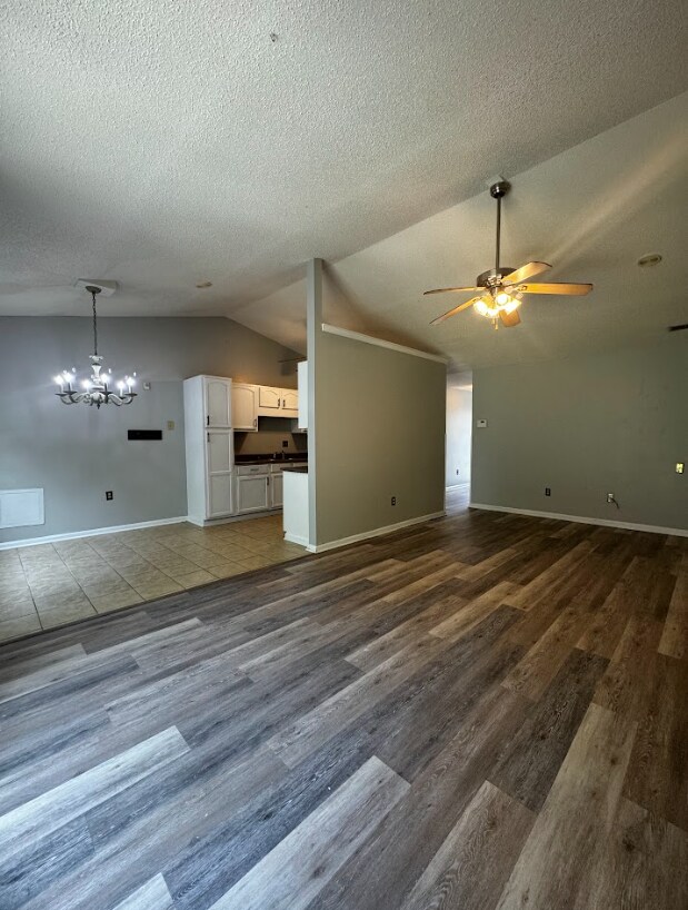 Building Photo - 3-Bedroom, 2-Bath Home in Sought-After Community