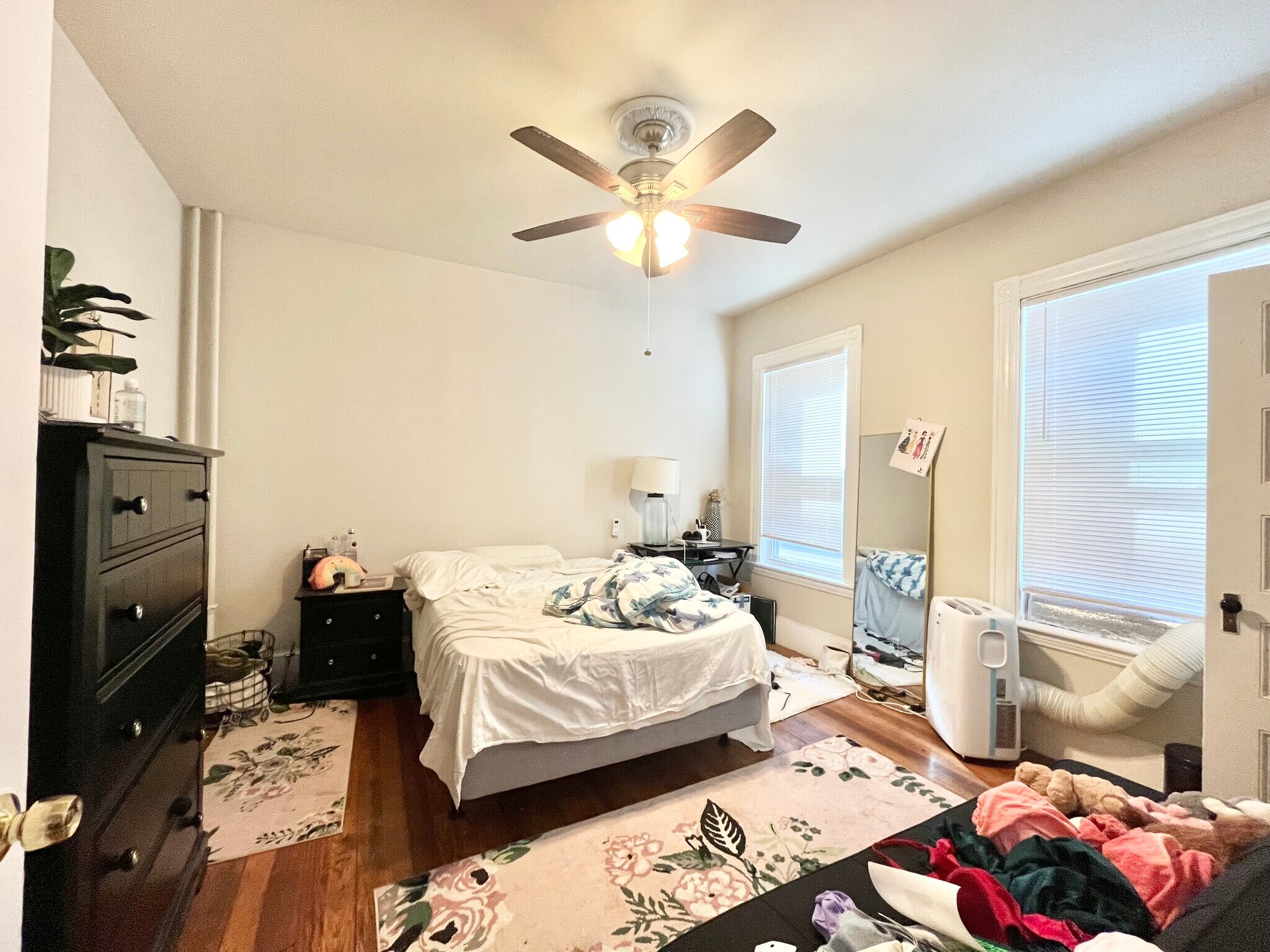 Building Photo - 89 Hillside St