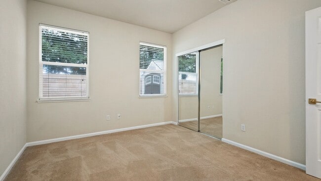 Building Photo - Beautiful 3 bedroom single story home