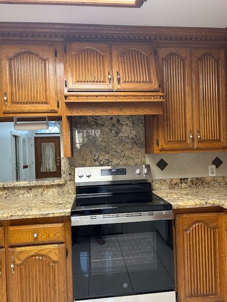 Building Photo - 1709 Bobcat Ln