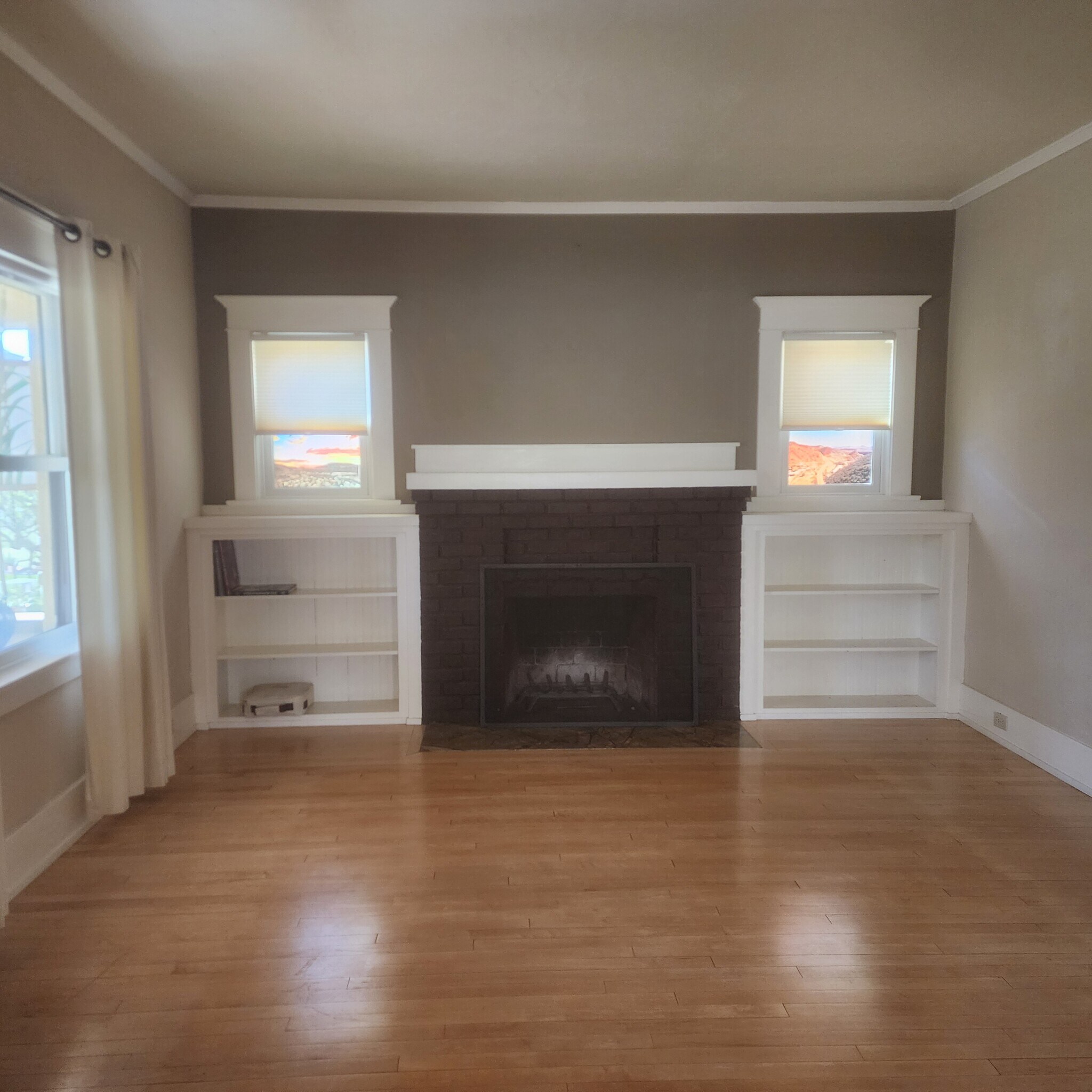 Building Photo - 115 W Vista