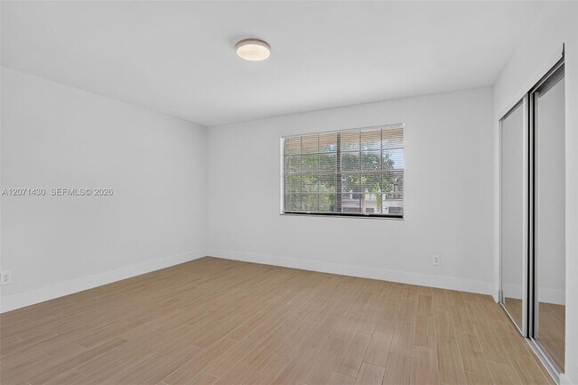 Building Photo - 2880 Coral Springs Dr