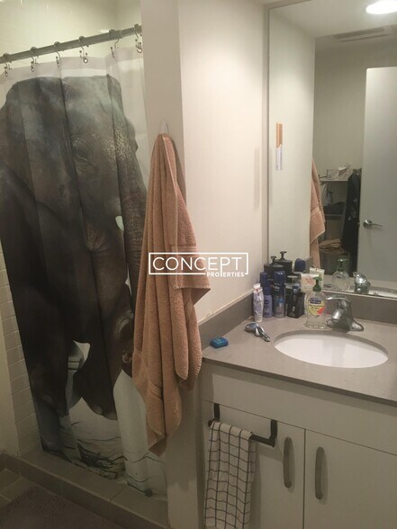 Building Photo - 601 Albany St