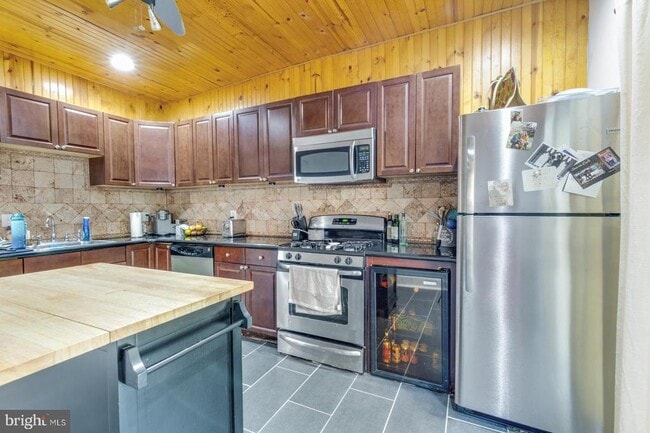 Building Photo - 920 S 16th St