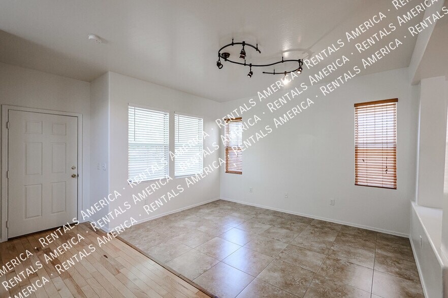 Building Photo - 1491 S Swallow Ln