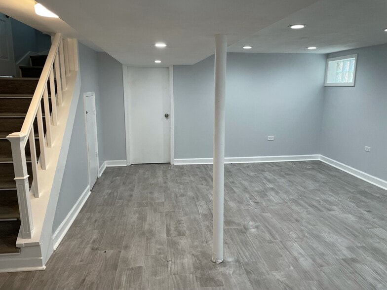 Building Photo - 5153 S Oak Park Ave