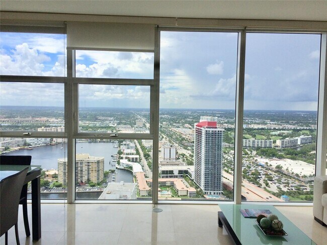 Building Photo - 1830 S Ocean Dr