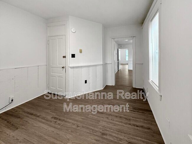 Building Photo - 344 N Mulberry St