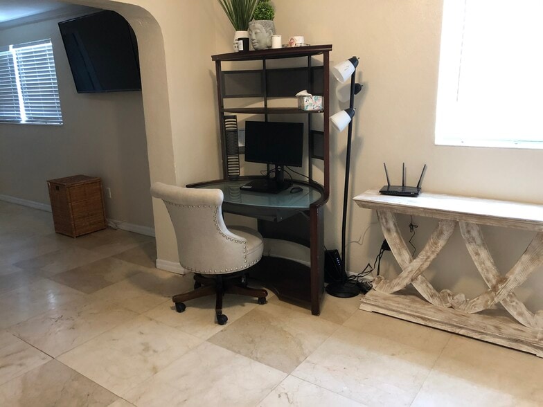 Building Photo - 909 17th Ter