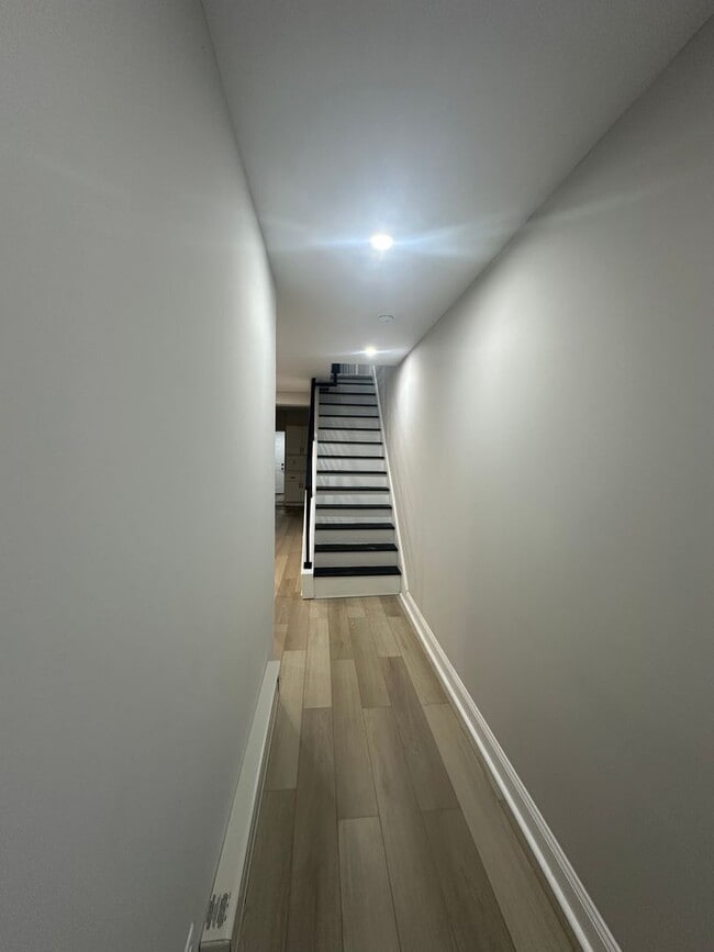 Building Photo - Beautiful Newly Renovated 4 Bedroom Home Now Available in Belmont!!!