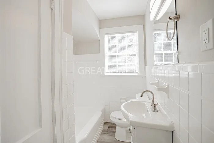 Building Photo - 3308 Woodlawn Ave