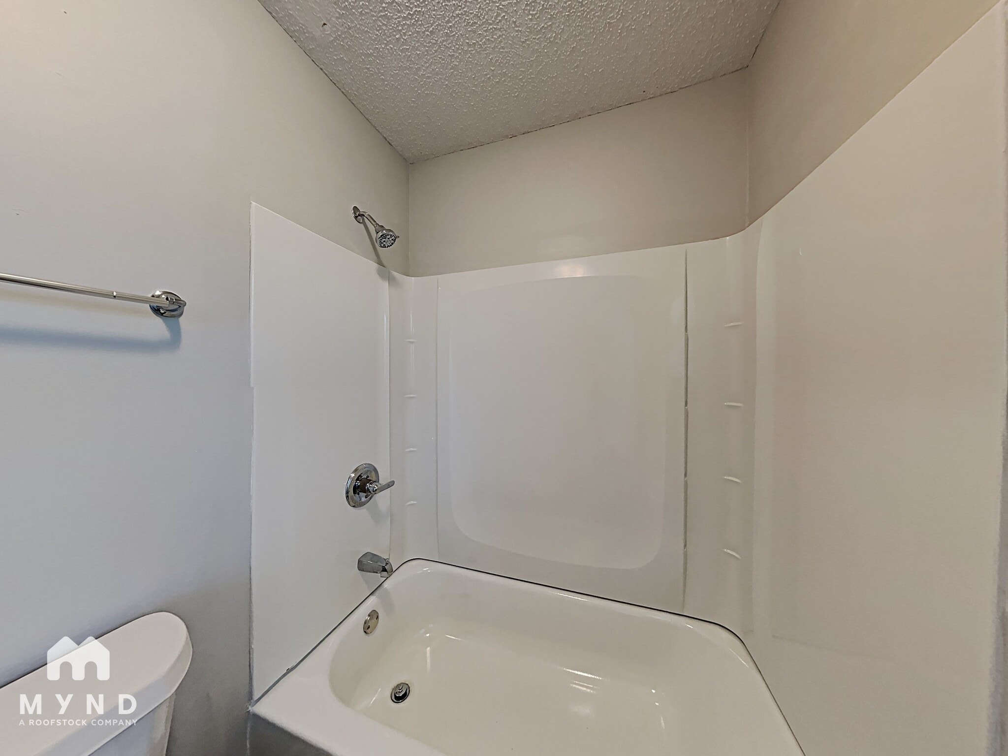 Building Photo - 2708 Laburnum Dr