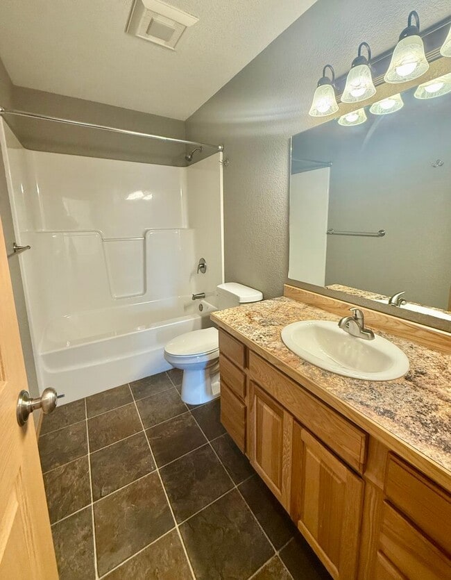 Building Photo - KENAI RANCH HOME!