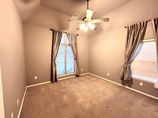 Building Photo - Stunning Home in Bixby Schools!