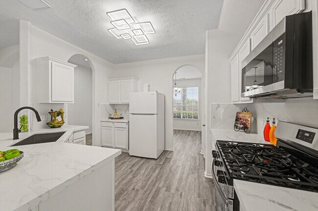 Building Photo - 18314 Manorcliff Ln