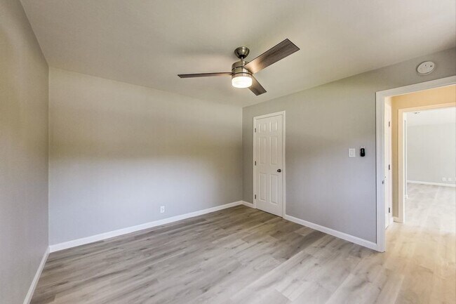 Building Photo - 1549 San Carlos Ave