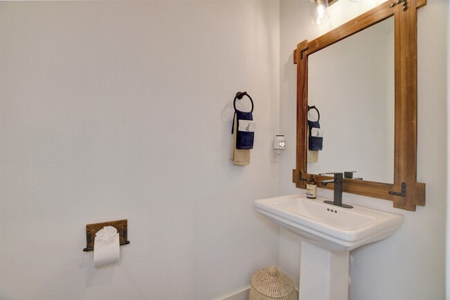 Building Photo - 1106 Paul Quinn St