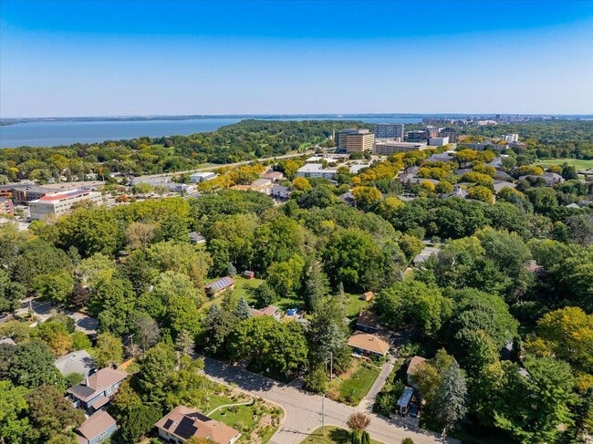 Building Photo - 401 Merrill Crest Dr