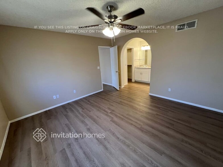 Building Photo - 2210 W Utopia Rd