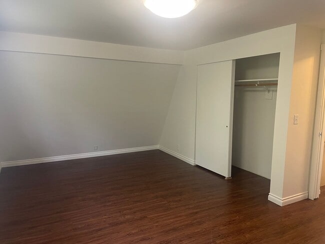 Building Photo - Nicely Maintained Clinton Home with Upgrades and Fenced Yard!