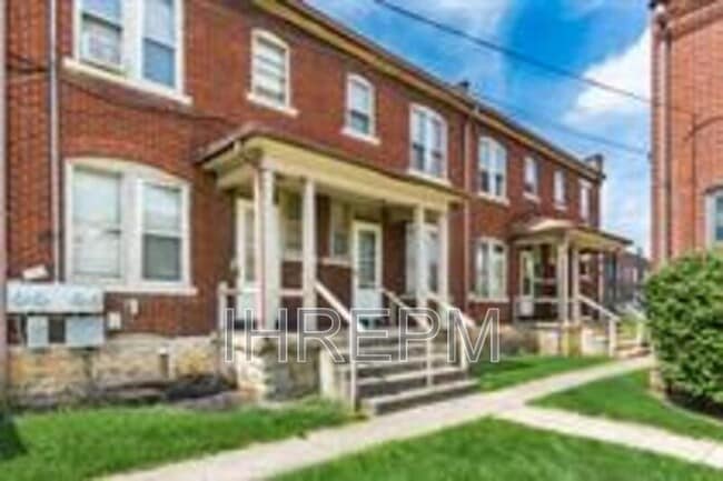 Building Photo - 824 Studer Ave