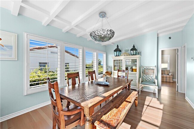 Building Photo - Woods Cove Beach House
