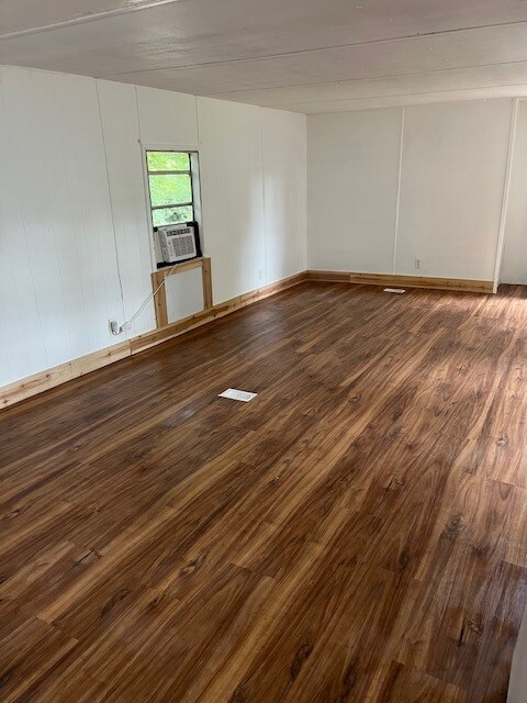 Building Photo - 8367 Countryside Dr