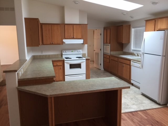 Building Photo - STATUS: PENDING APPLICATION- | R210B | $15...
