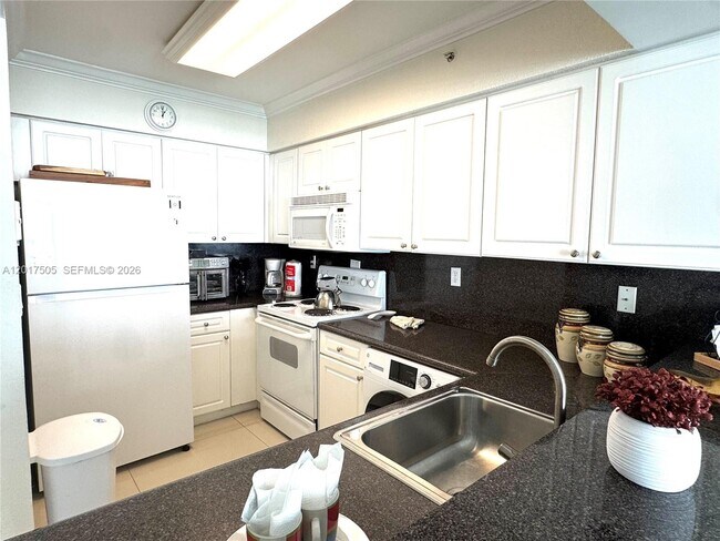 Building Photo - 2501 S Ocean Dr
