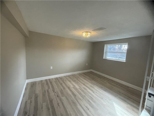 Building Photo - 889 Township Rd 217