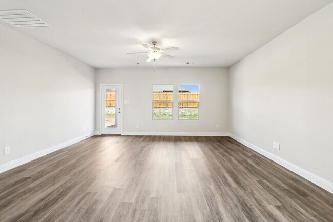 Building Photo - 2113 Gustavus Dr