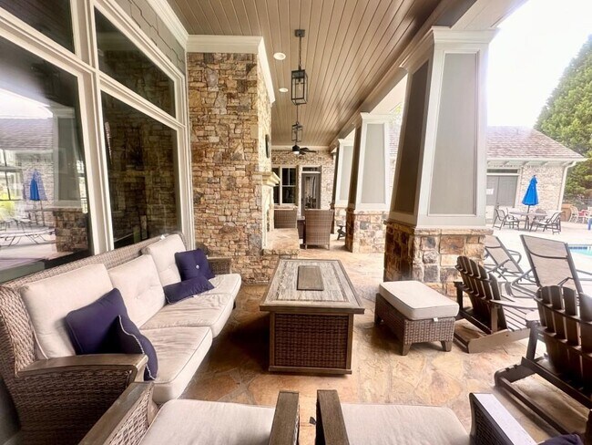 Building Photo - 704 Stickley Oak Way