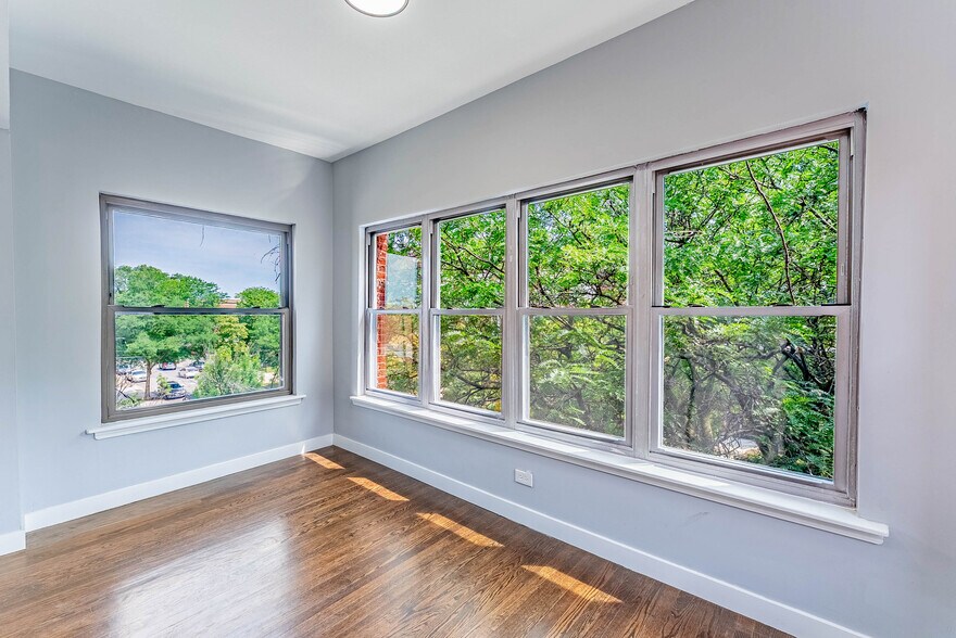 Building Photo - 7630 N Marshfield Ave