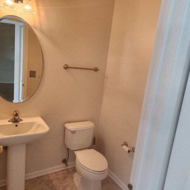 Building Photo - 830 Summit Creek Dr