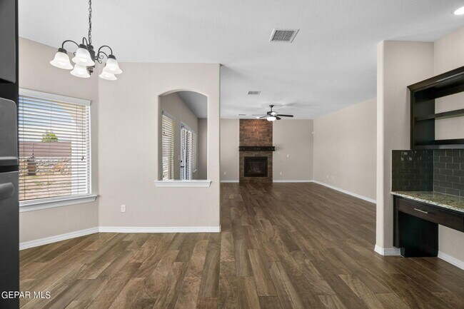 Building Photo - 7877 Enchanted View Dr