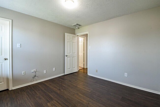 Building Photo - 10502 Scenic Cove Ct
