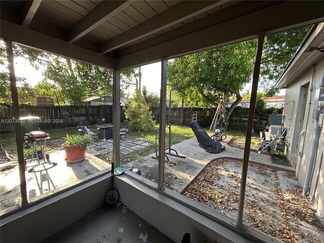 Building Photo - 571 SW 29th Terrace
