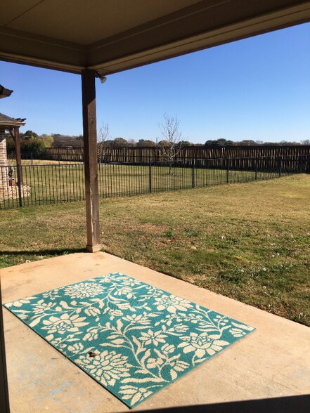 Building Photo - 310 Oar Wood Dr