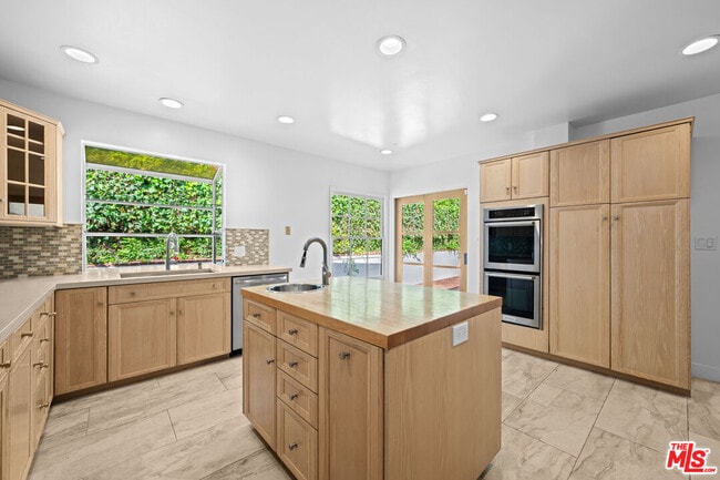 Building Photo - 435 Dalehurst Ave