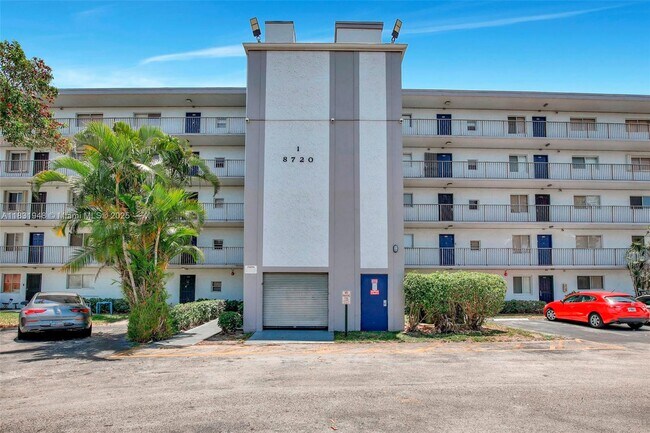 Building Photo - 8720 N Sherman Cir