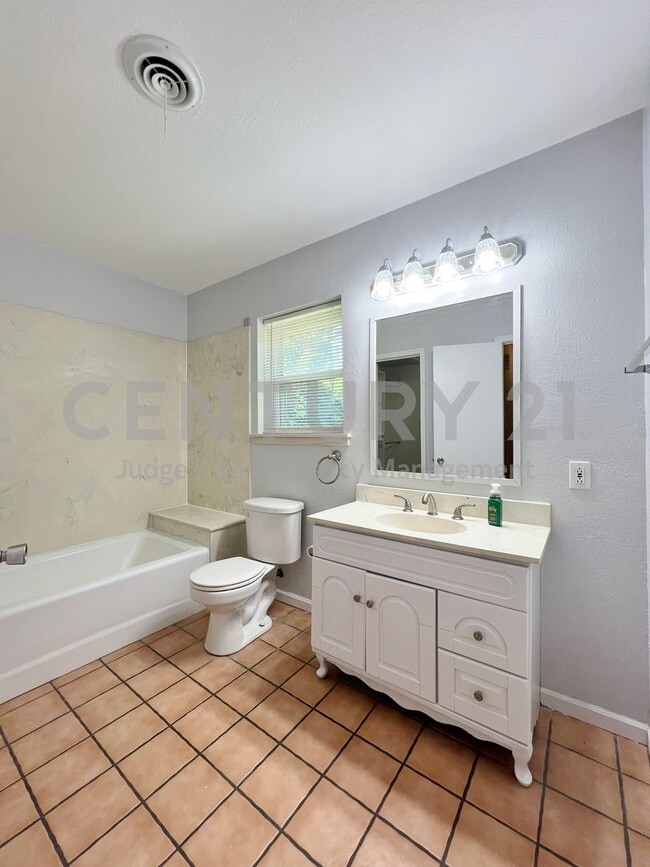 Building Photo - Spacious 2-Story 4/2/2 in Ft. Worth For Rent!