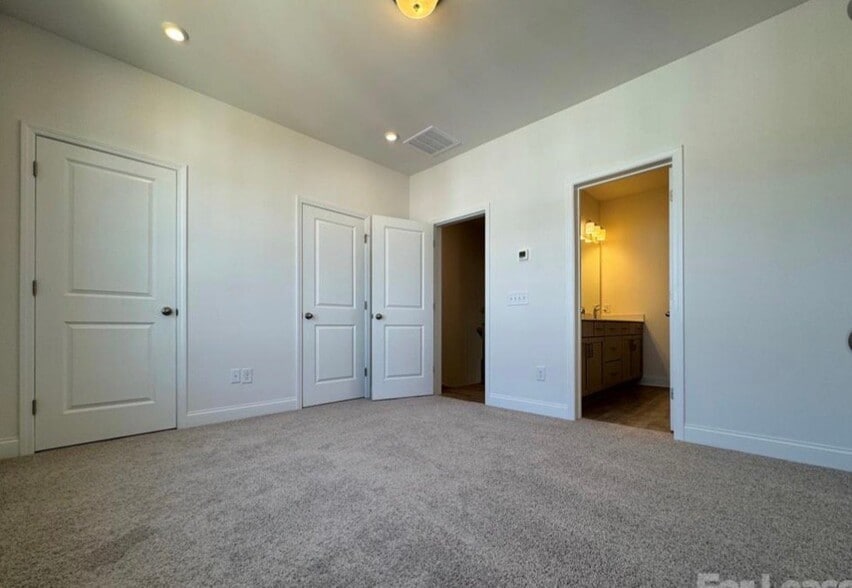 Building Photo - 5009 Layman Dr