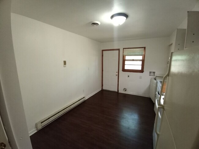 Building Photo - 1346 Strand St