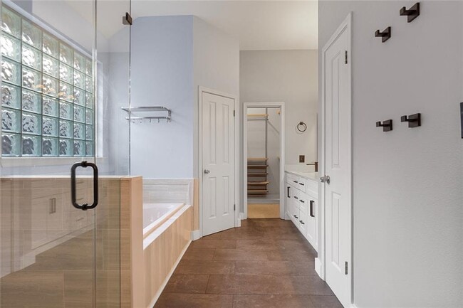 Building Photo - 5124 Scottish Thistle Dr