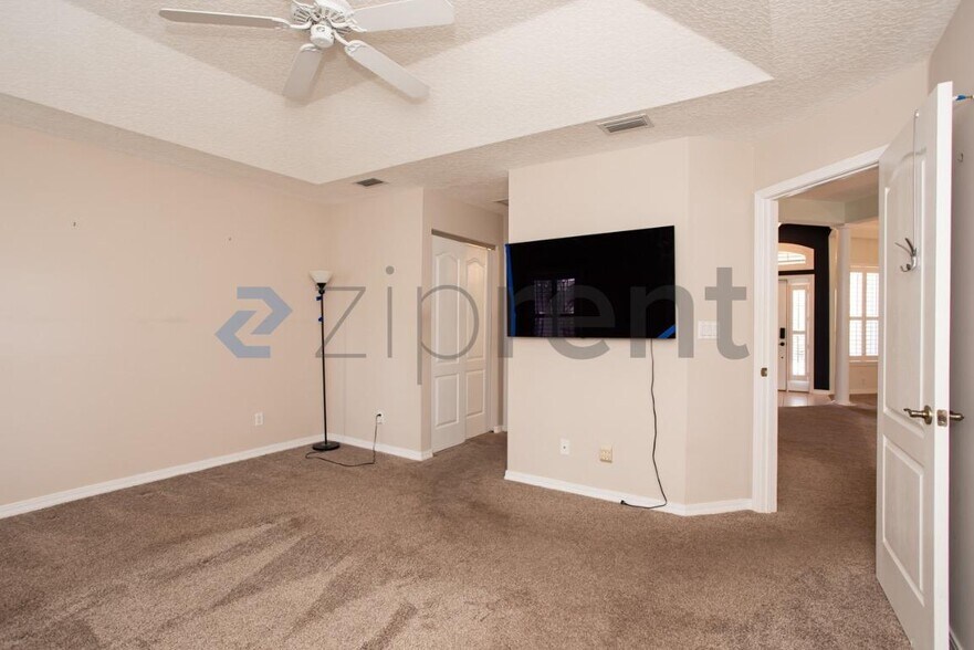 Building Photo - Unit