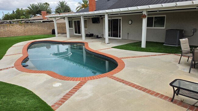 Building Photo - 3 Bedroom House in Yorba Linda