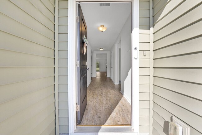 Building Photo - Bright & Spacious 4-Bedroom Home in Savannah’s Godley Park