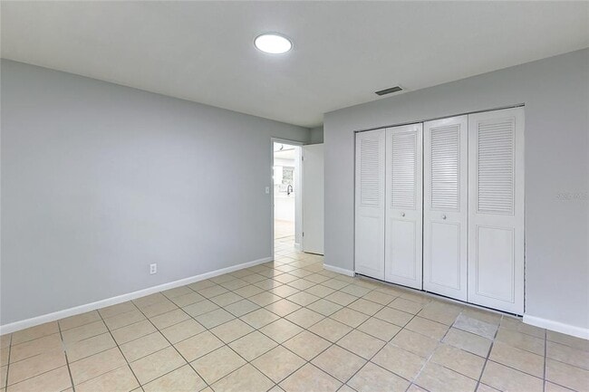 Building Photo - 1417 NE 38th St